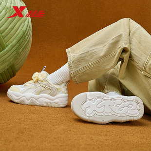 轻便运动街头板鞋 特步吐司鞋 新款 2025冬季 975418310053 女休闲板鞋