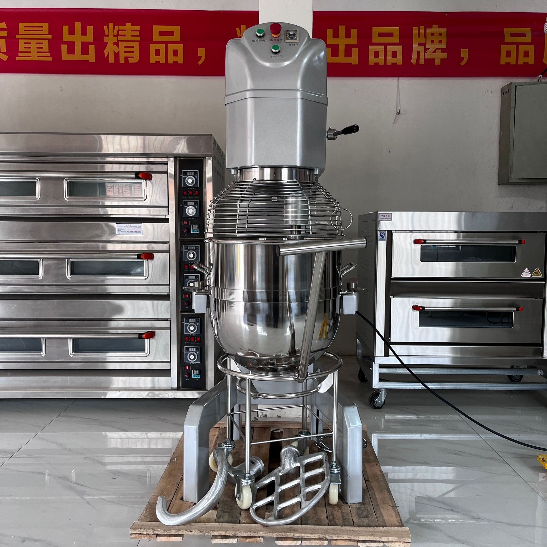 商用大型行星式打蛋机 80LCream mixer 电动升降和面机配推车