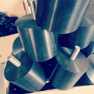 厂家直销圆形橡胶减震耐磨块 带螺丝杆橡胶胶块