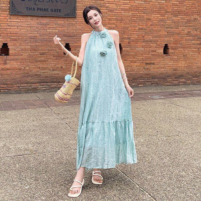 立体花朵蓝色无袖挂脖连衣裙女夏季新款法式海边度假气质背心裙子