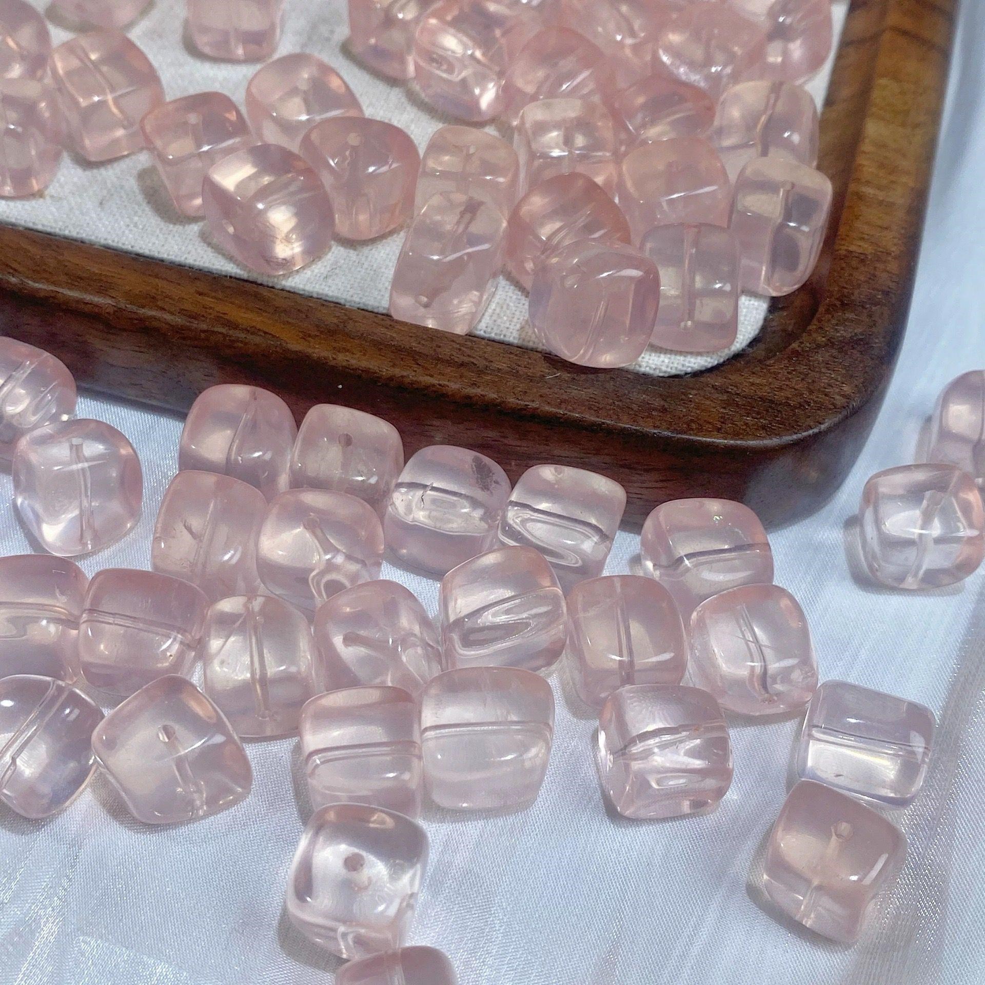 天然水晶散珠子粉水晶糖豆diy饰品配件透体糖块粉晶方块厂家
