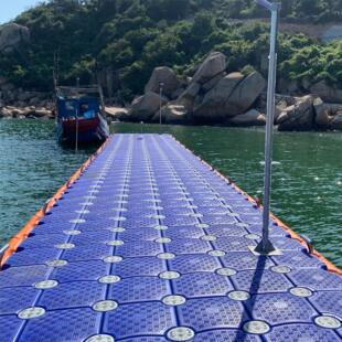 多样化水上浮筒码头水上垂钓平台舞台演艺设施摩托艇泊位网箱养殖