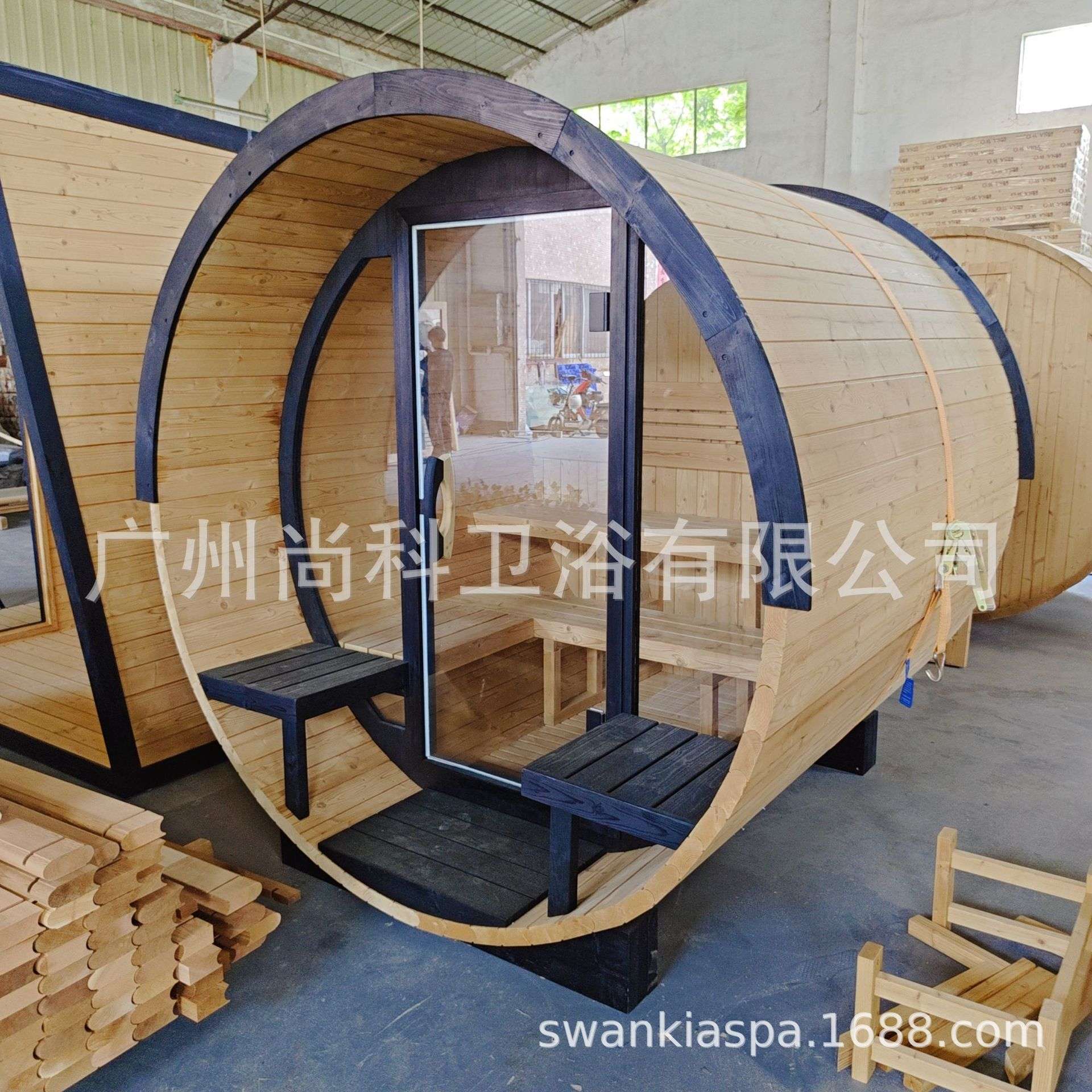 户外红雪松圆桶桑拿房汗蒸室外圆桶汗蒸房哈维亚炉全景视窗沥青瓦