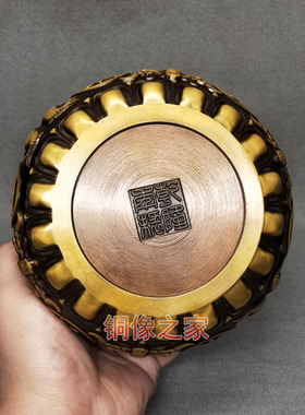 新品包邮新款仿古纯铜黄铜立x体浮雕聚宝盆加厚加重款客厅工艺品