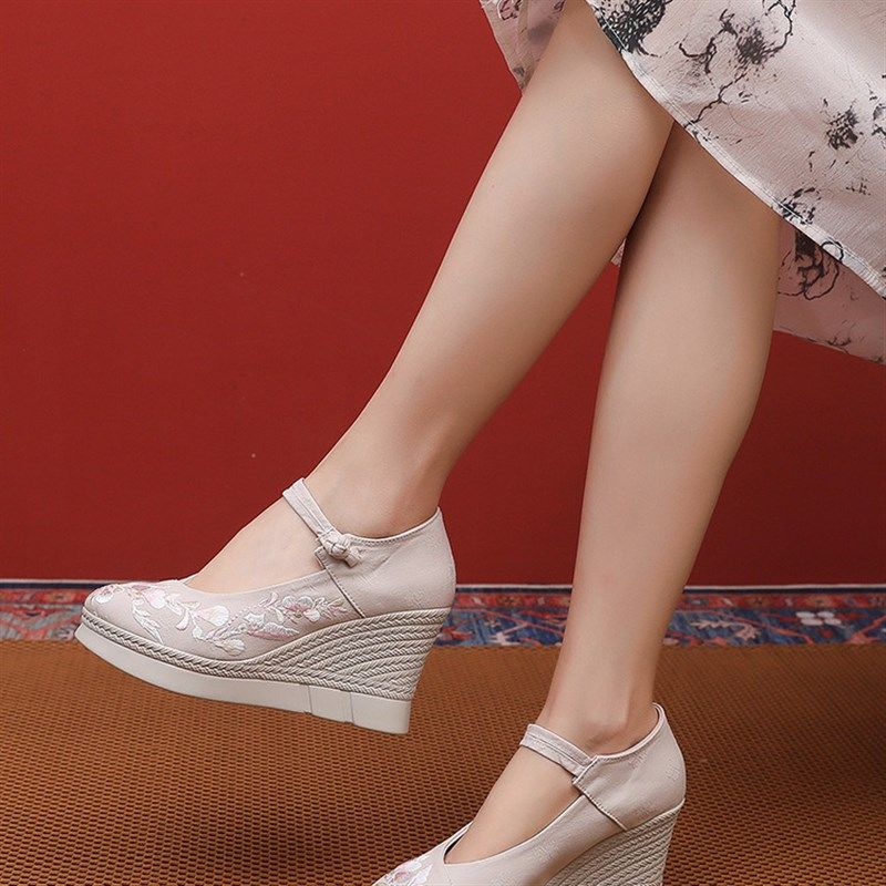 新品春厚底增高古l风鞋子女款汉服鞋高跟中式配国风旗袍的坡跟绣