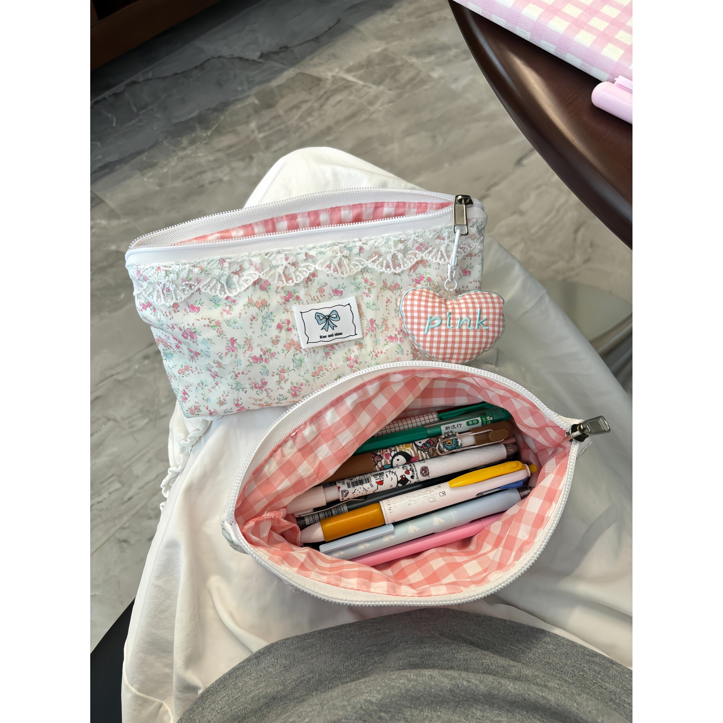 蕾丝碎花笔袋高颜值ins风文具盒大容量化妆品收纳包学生小众设计