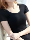 Белая хлопковая приятная телу черная футболка, короткий рукав, круглый воротник, облегающий крой