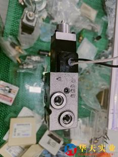 820 加藤HD700 3主泵比例电磁阀座