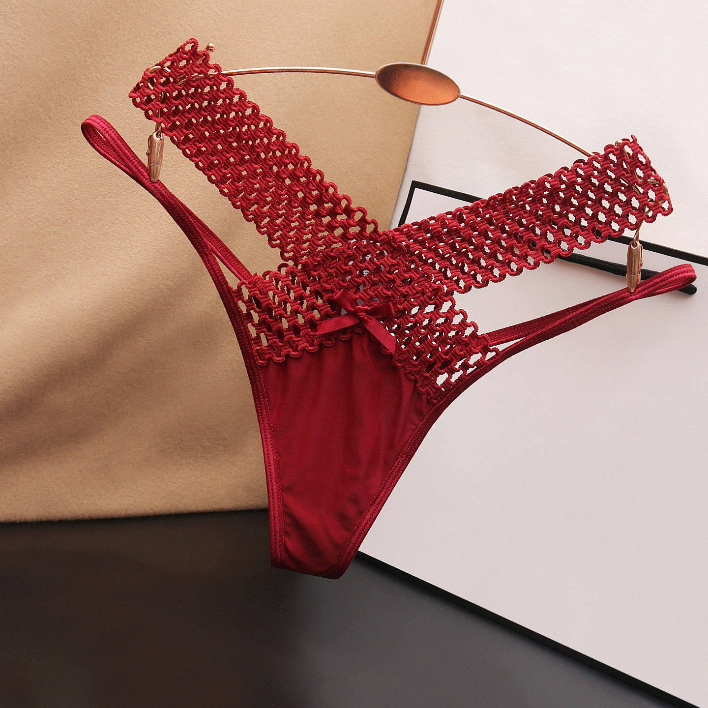 性感蕾丝网眼无痕低腰丁字裤