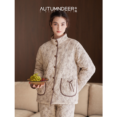 秋鹿塔夫绸印花三夹棉立领套装