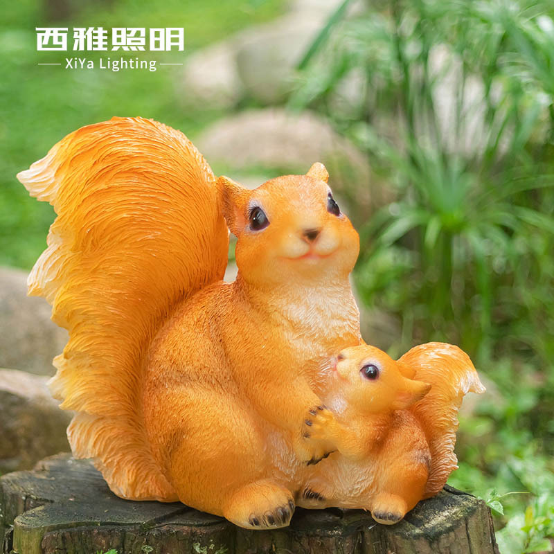 户外松鼠灯仿真道具动物灯花园别墅摆件装饰灯玻璃钢造型庭院灯
