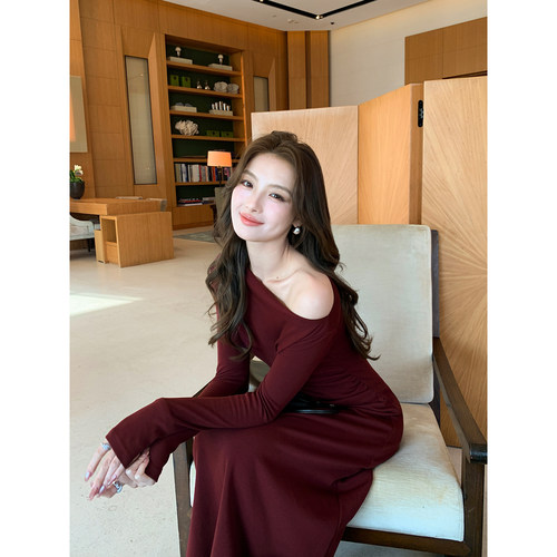 Maven Lin 轻解构捏褶丨一字船领针织连衣裙女气质修身大摆A字裙