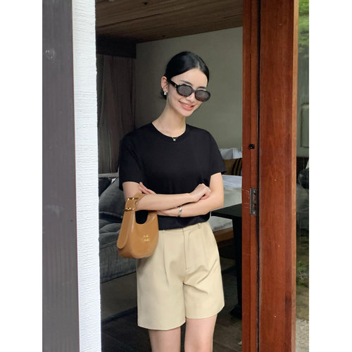 圆领短袖T恤领口拼缝双明线绗线