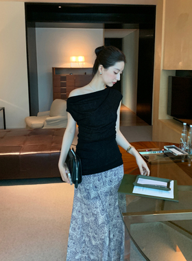 Maven Lin 侘寂美学 褶皱设计感斜肩上衣女随性微透一字领露肩t恤