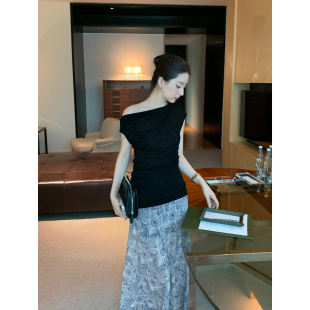 褶皱设计感斜肩上衣女随性微透一字领露肩t恤 侘寂美学 Maven Lin