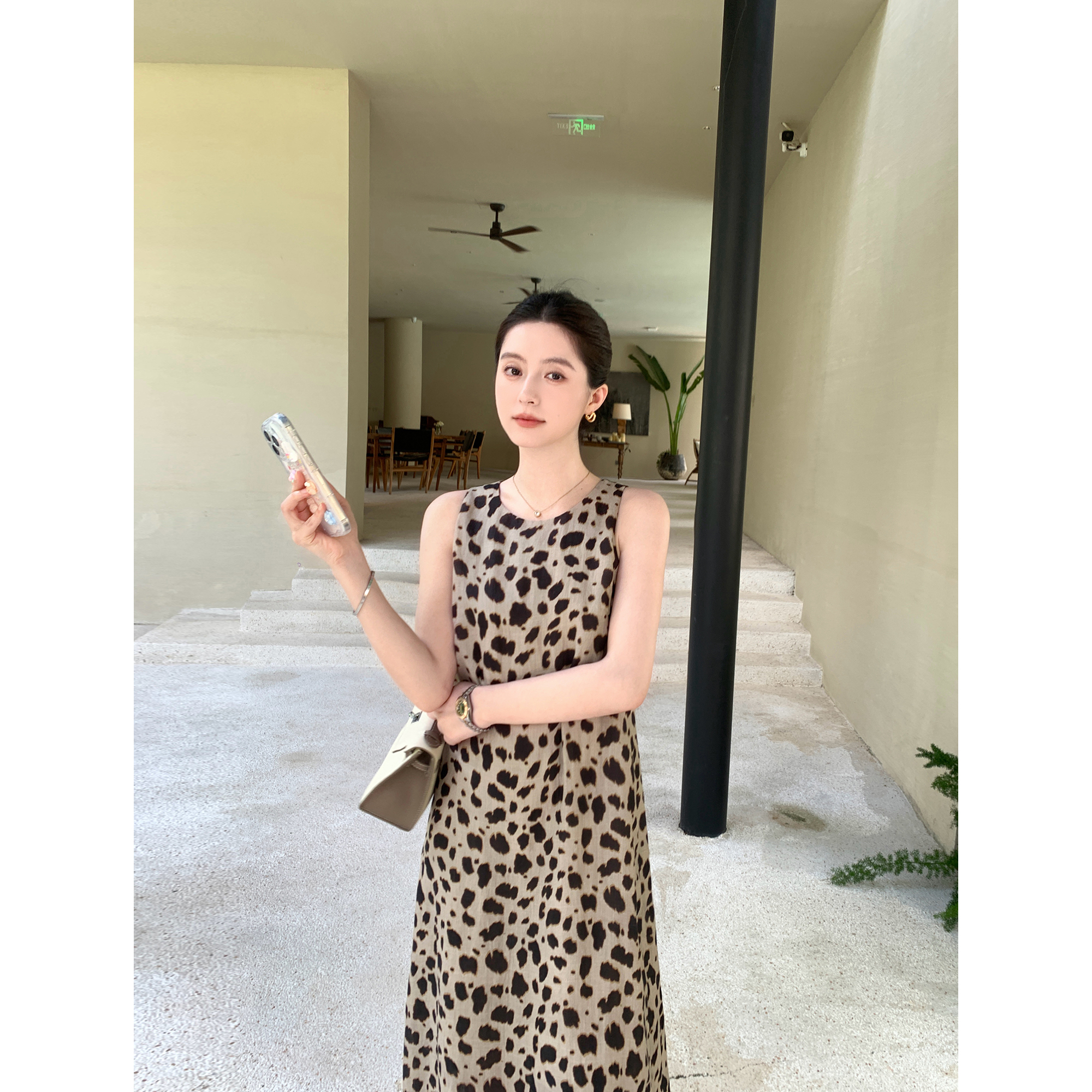 Maven Lin 100%苎麻系列| 优雅豹纹连衣裙女气质宽松无袖背心长裙