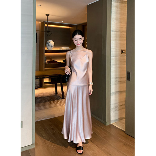 清冷之界|高级感醋酸吊带上套装