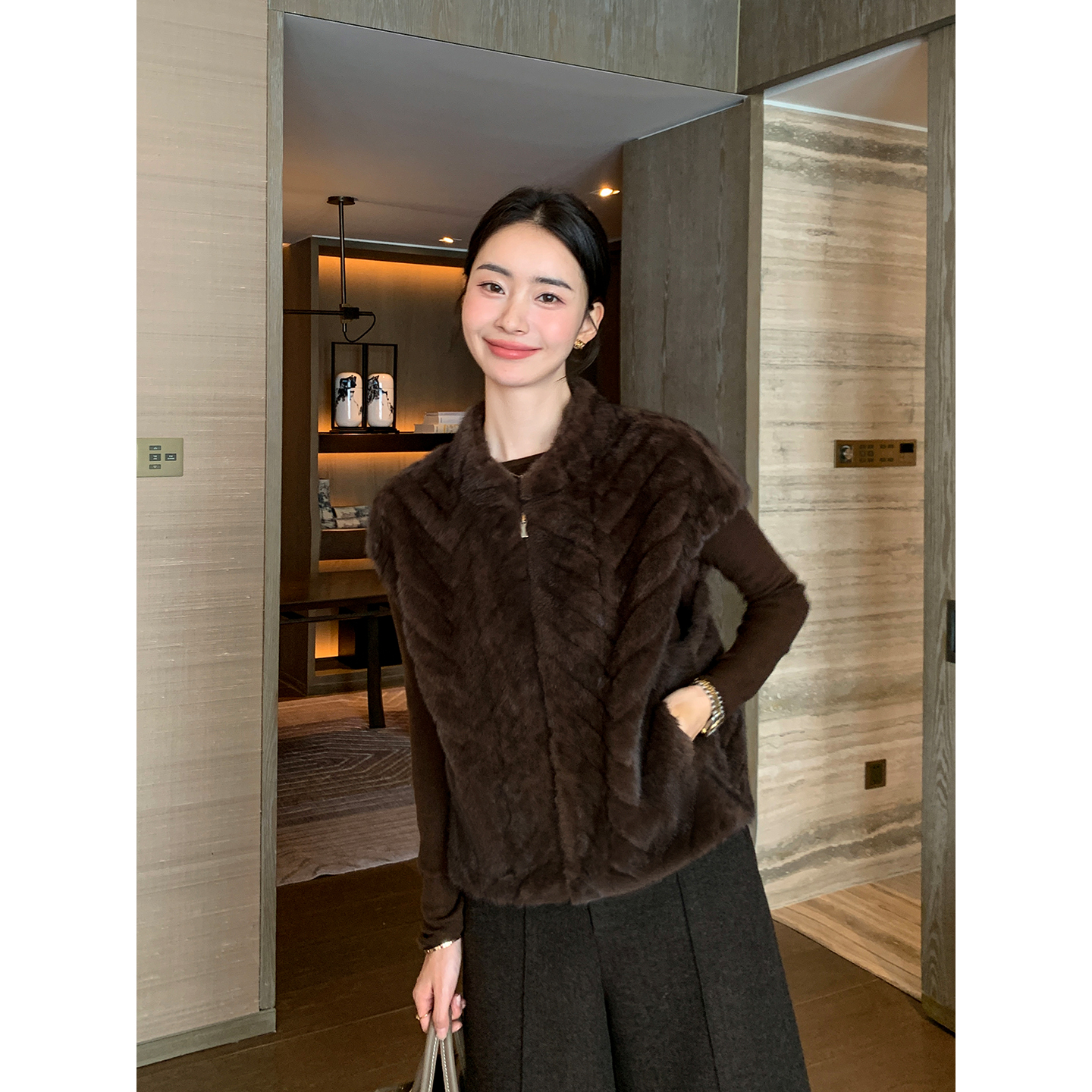 Maven Lin 贵气干练 气质优雅环保皮草外套马甲女短款仿水貂大衣