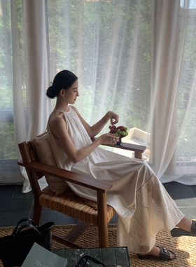 Maven Lin 白茶莱赛尔度假风挂脖连衣裙女简约优雅飘带刺绣吊带裙