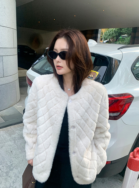 Maven Lin 英伦矜贵感 白色菱形格环保仿皮草女气质毛绒绒短外套