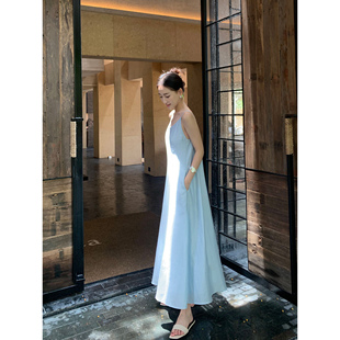轻薄V领吊带连衣裙女法式 湖面微光 气质宽松度假风长裙 Lin Maven