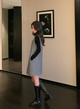 Maven Lin 极简短款毛呢连衣裙2025秋冬新款呢子背心裙a字短裙子