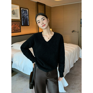 上衣 高级感羊驼毛v领毛衣女秋冬宽松显瘦套头针织衫 Maven Lin