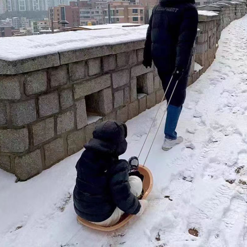 韩版雪儿加厚滑雪板单板滑童草垫滑沙滑板耐71磨小孩爬犁冰雪橇车