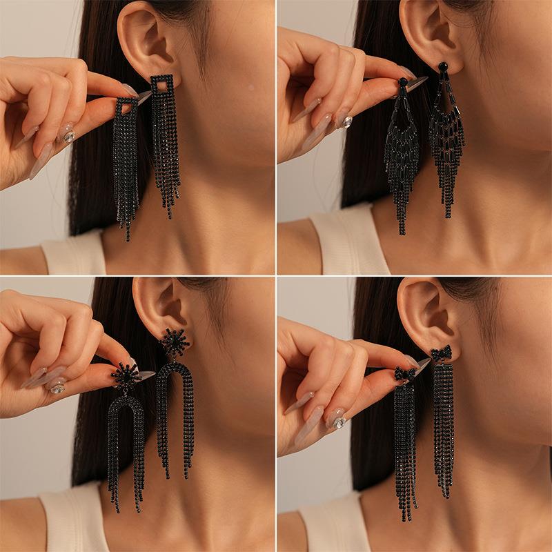 MaisonCleo暗黑风镶钻蝴蝶结耳环