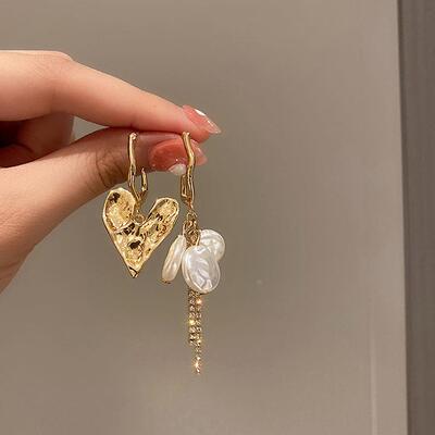 MaisonCleo不对称珍珠爱心耳钉