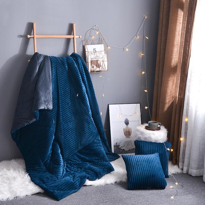 秋冬珊瑚绒抱枕被子两用办公室午休纯色毯子沙发靠枕靠背汽车靠垫