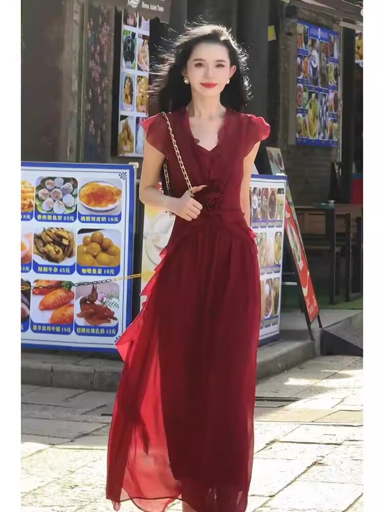 夏季超火大方得体高端精致轻奢高级感冷淡系独特别致红色连衣裙子