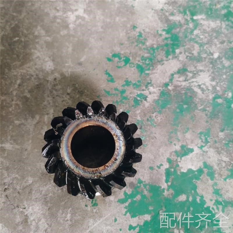 机床配件齐齐哈尔二机X6132/X5040铣床螺旋伞齿轮Z18/18Y长105内