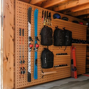木工小舅 雪具滑k雪板收纳洞洞板装备墙 滑雪配件挂架展示放置架