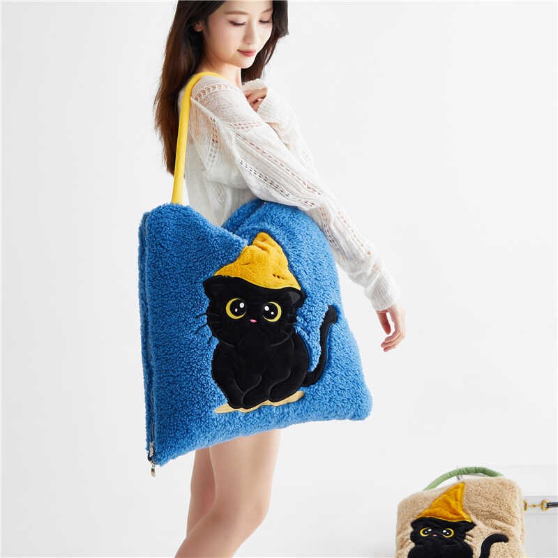 手拎!网红羊羔绒抱枕被子两用汽车内法I莱绒盖毯办公室沙发午睡靠