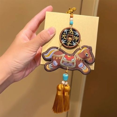 马上有钱香囊马年香包古风刺绣国风挂件春节节日氛围感客厅门把挂