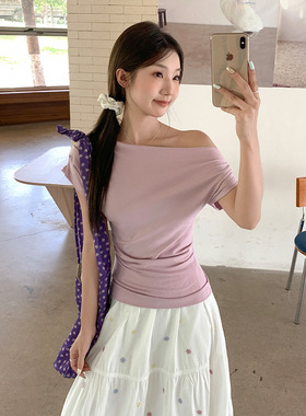 粉紫色一字领短袖T恤女抽褶收腰2025新款露锁骨内搭上衣独特气质