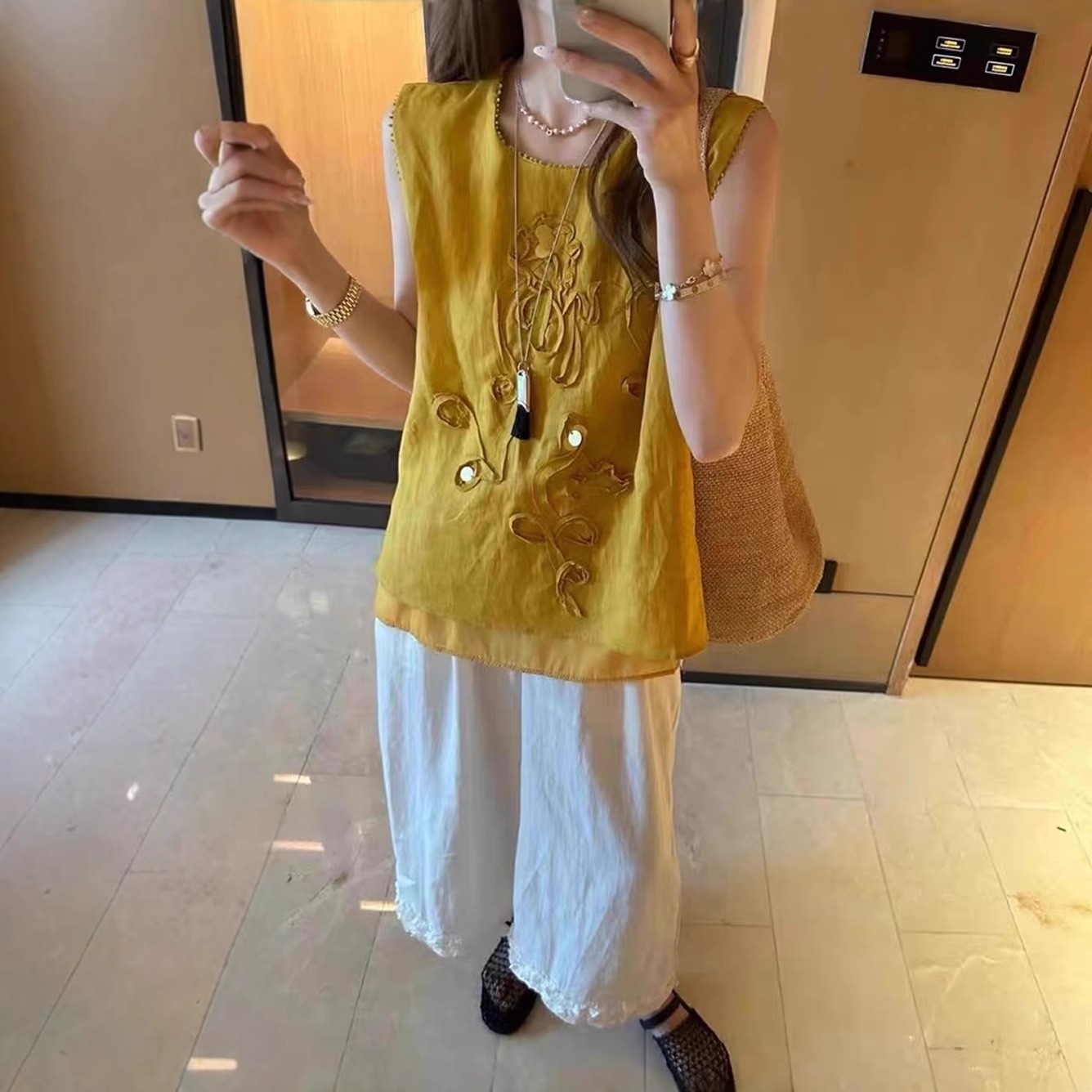 亚麻新中式刺绣吊带背心女内搭2025新款宽松假两件时尚减龄上衣薄