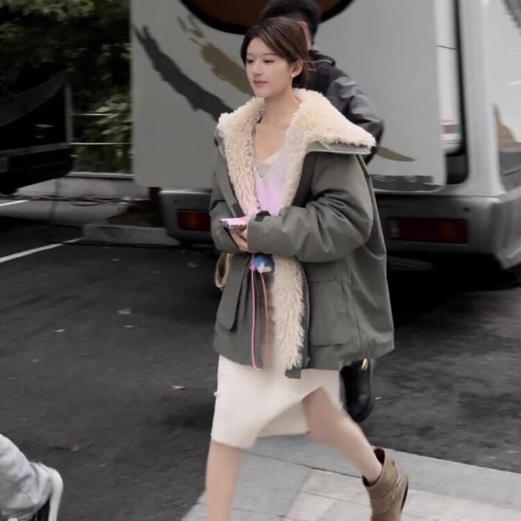 许我耀眼赵露思同款军绿色羊羔毛冲锋衣外套女派克服羊羔绒棉服女
