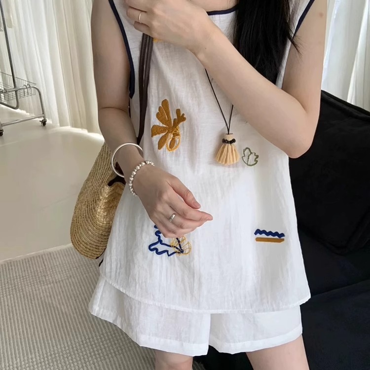 亚麻刺绣圆领吊带背心女内搭宽松阔腿短裤时尚套装洋气遮肉两件套