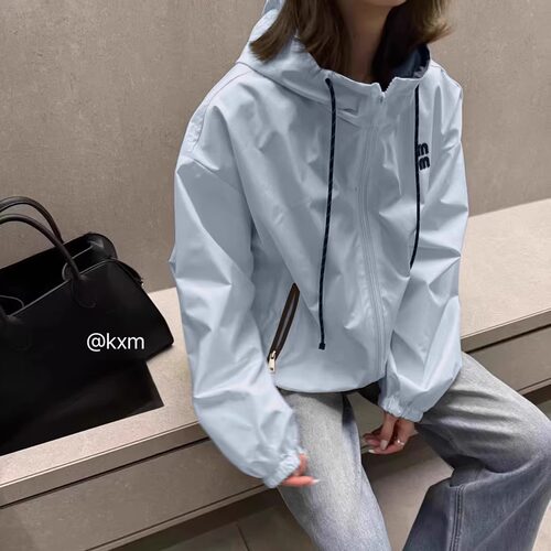 时尚连帽防晒冲锋衣外套女设计感