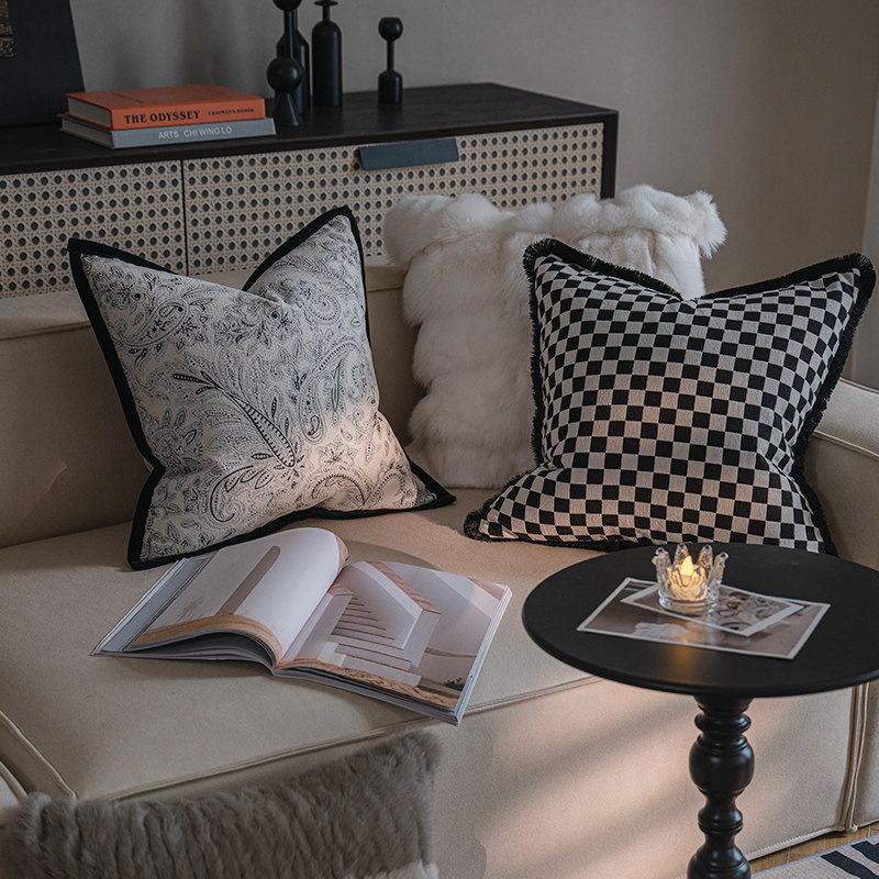 法式奶油风沙发抱枕复古轻奢黑白客厅沙发靠店高级感刺绣网红靠垫