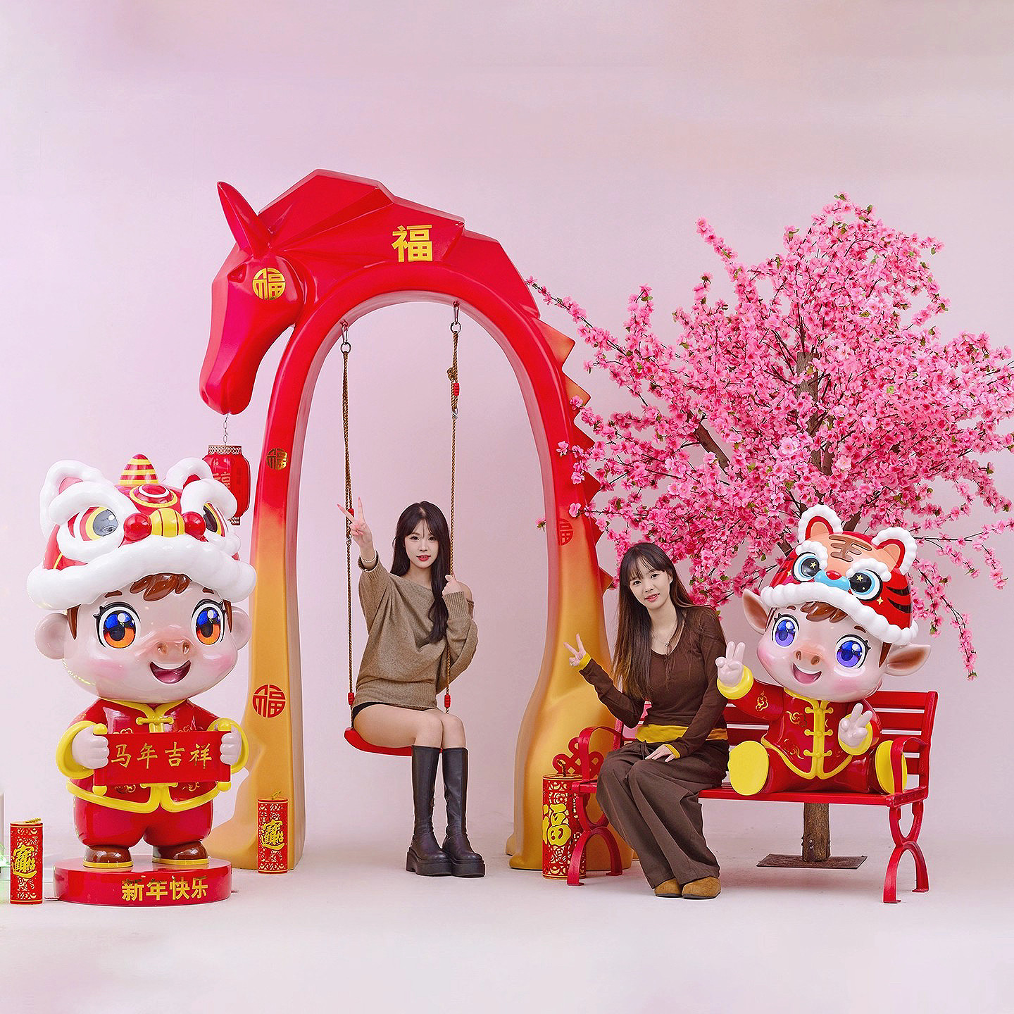 新年马雕塑玻璃钢户外春节卡通马年吉祥物商场景小区美陈装饰摆件