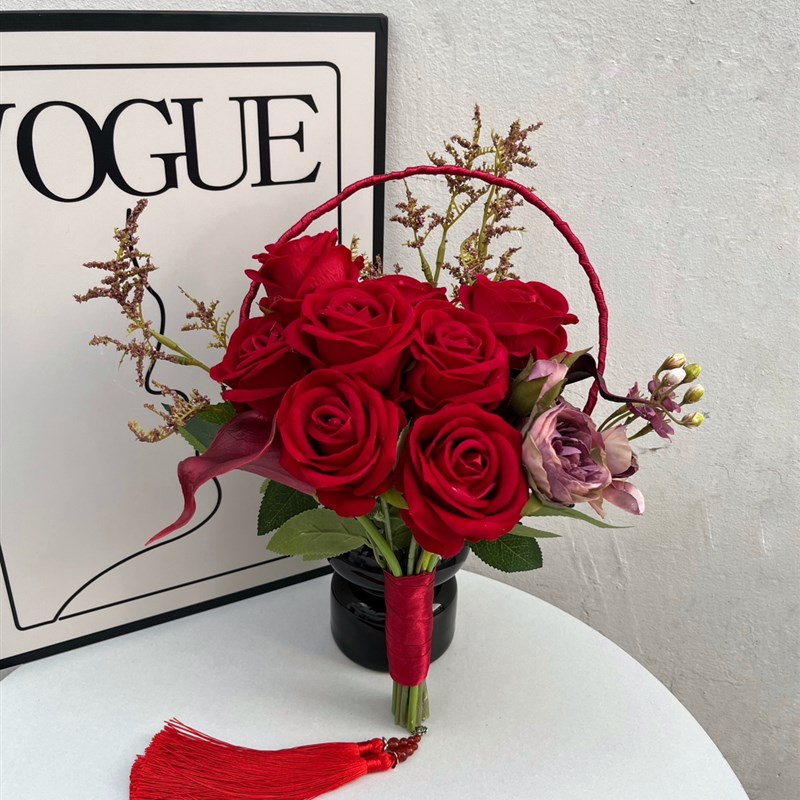 新中式婚礼新娘团扇手捧花秀禾晨袍拍照扇领证登记拍照仿真花团扇