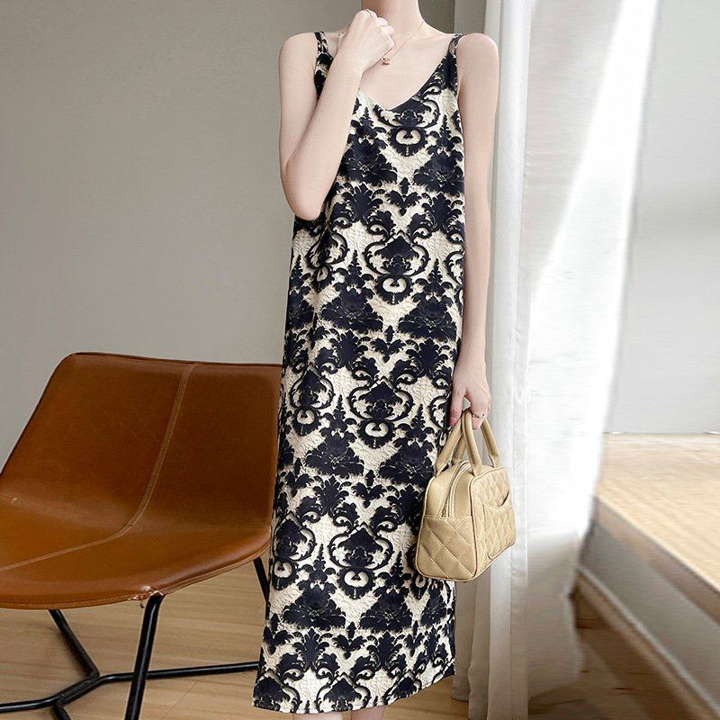 24年夏季新款醋酸缎面V领吊带连衣裙女黑色浮雕气质宽松百搭长裙,纺织面料/辅料/配套,真丝布料,淘宝优惠券,粉丝福利购,淘宝优惠卷