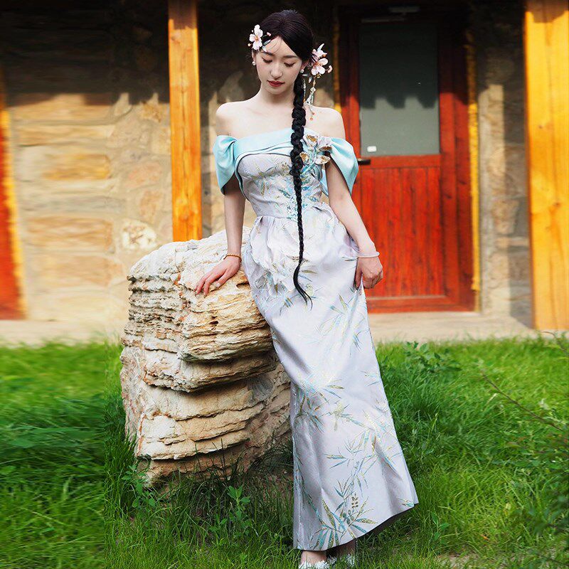 新中式晨袍女新娘订婚礼服连衣裙轻奢小众出阁宴旗袍敬酒服一字肩