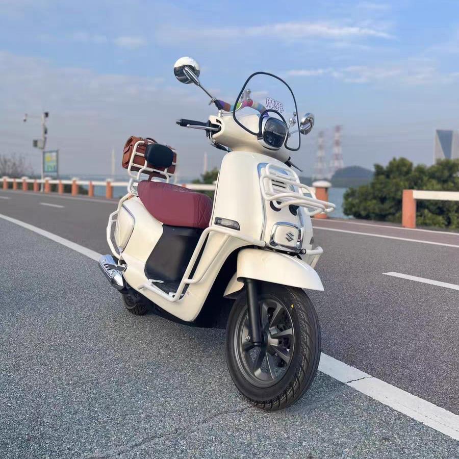 适用铃木 US125保险杆奶白色防摔护杠覆古车身保护架改装无失真改