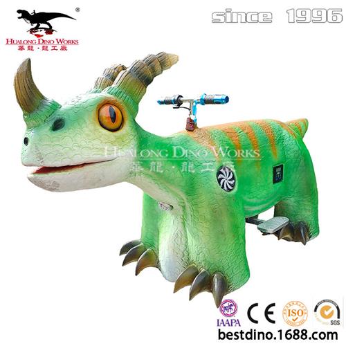 年新品卡通乘骑电动恐龙跑跑车滑行恐龙小车双角龙吉祥物