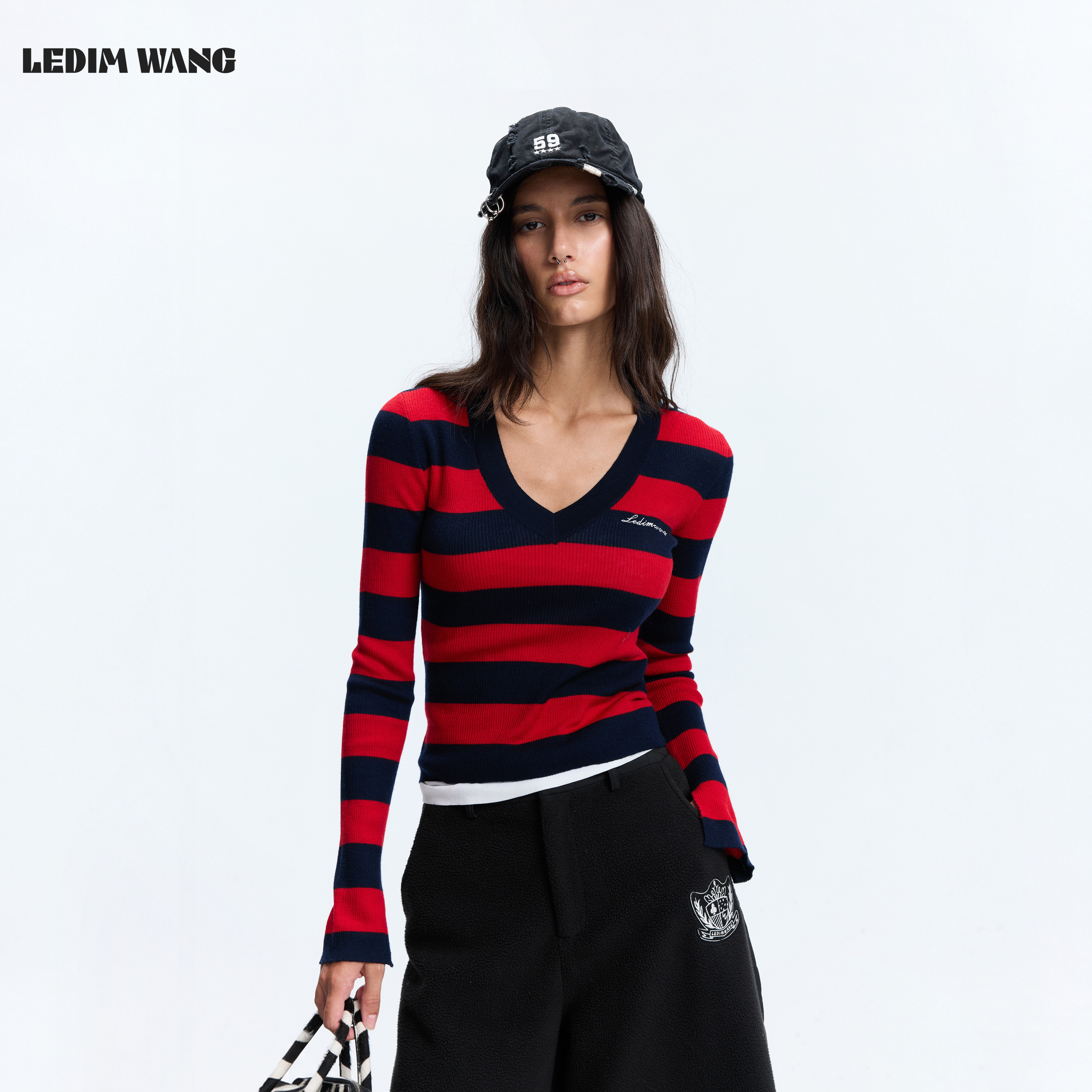 LEDIM WANG撞色条纹刺绣针织毛衣女绵羊毛V领修身上衣26秋冬新款
