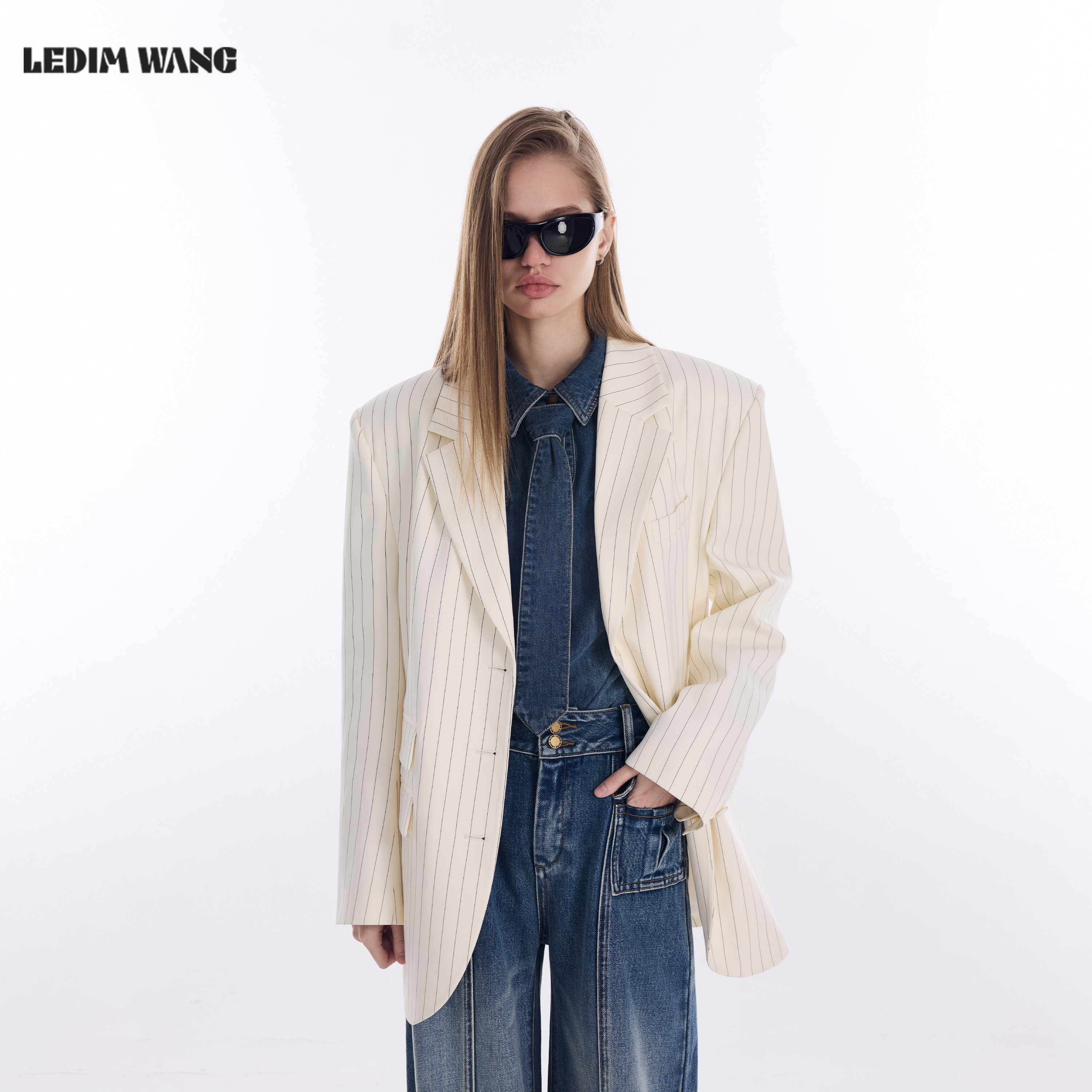 LEDIM WANG细条纹西服外套女2026春新款杏色经典长袖高智休闲西装